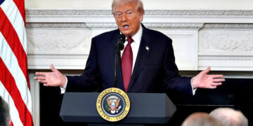 ترامپ: برای شنیدن درخواست لغو تحریم‌ها علیه ایران آماده‌ام